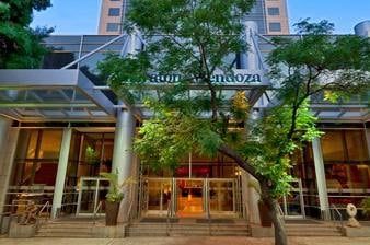 Frente sheraton el pensador estatua interior