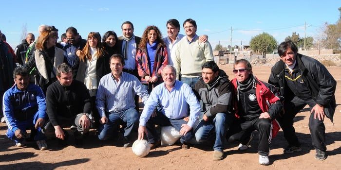 Fútbol en el pozo funcionarios nota