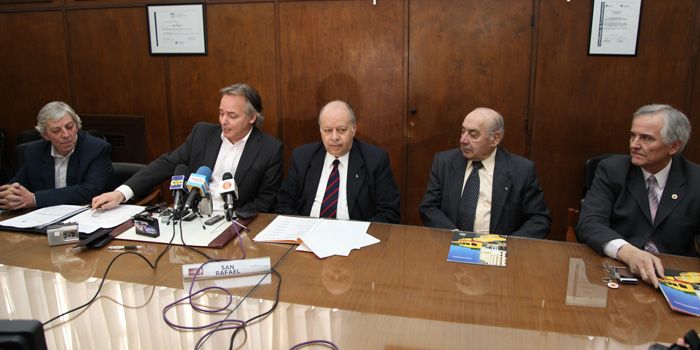 31-08 conferencia muni automovil club gran premio argentino todos IMG_6058