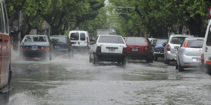 Lluvia en la ciudad carril Godoy Cruz - nota5