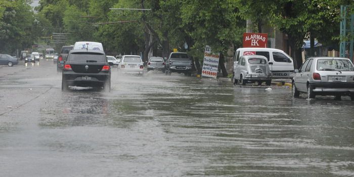 Lluvia en la ciudad carril Godoy Cruz - nota8