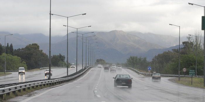 Lluvia en la ciudad acceso este- nota15