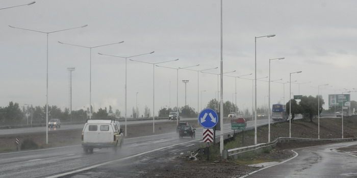 Lluvia en la ciudad acceso sur - nota18