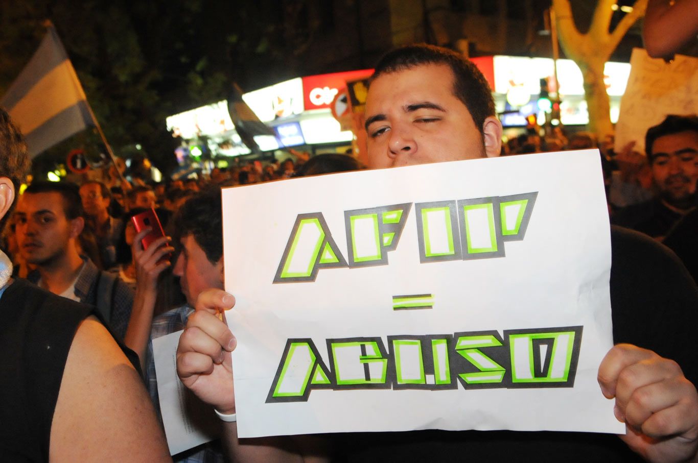 Cacerolazo Protesta-Antik