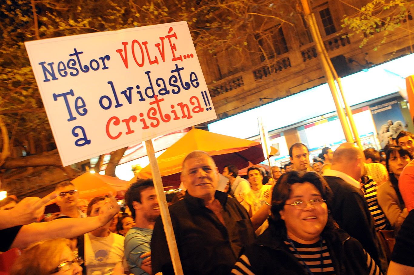 Cacerolazo Protesta-Antik-01