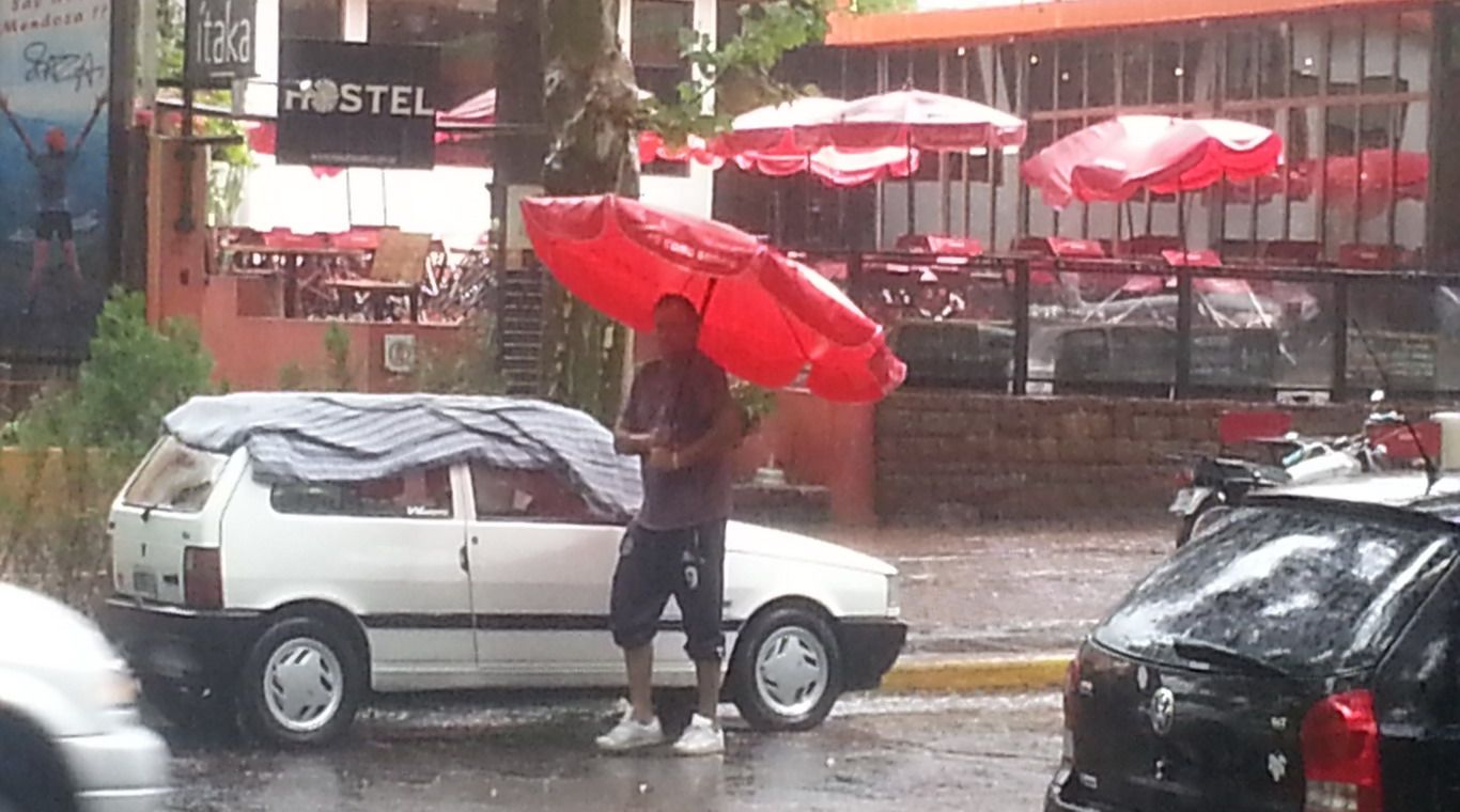 Lluvia comercio arístides villanueva centro hombre n