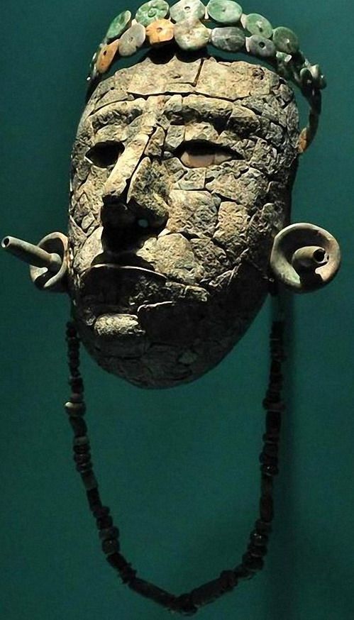 Mascara de la reina roja interior