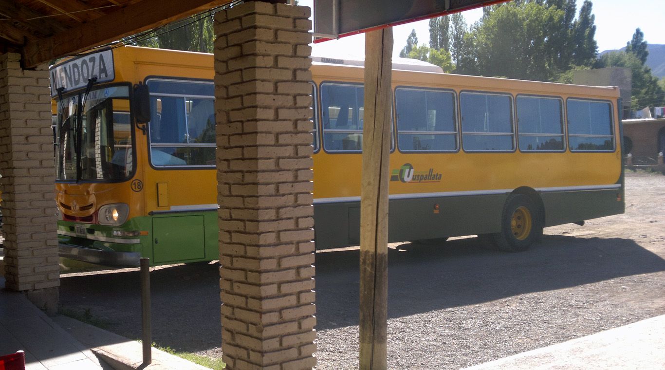 Expreso Uspallata ómnibus en terminal