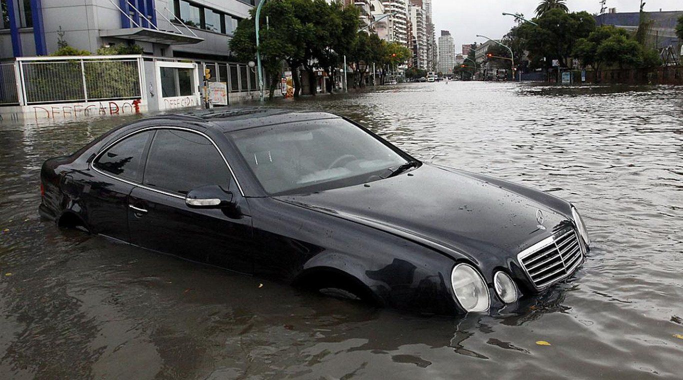 Mercedes benz sumergido inundacion buenos aires new