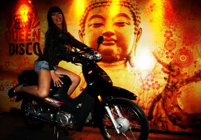 Turca fiesta 20 años queen disco moto1