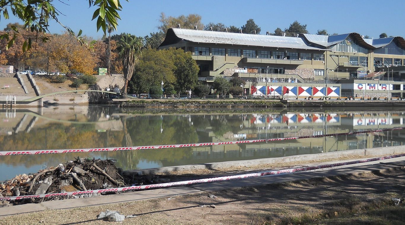 Lago del parque limpieza general 2