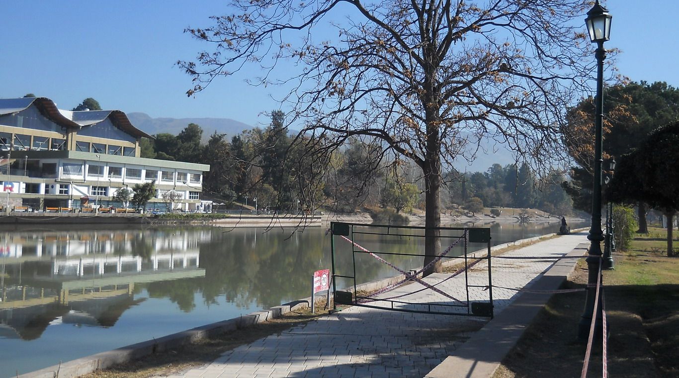 Lago del parque limpieza general 3