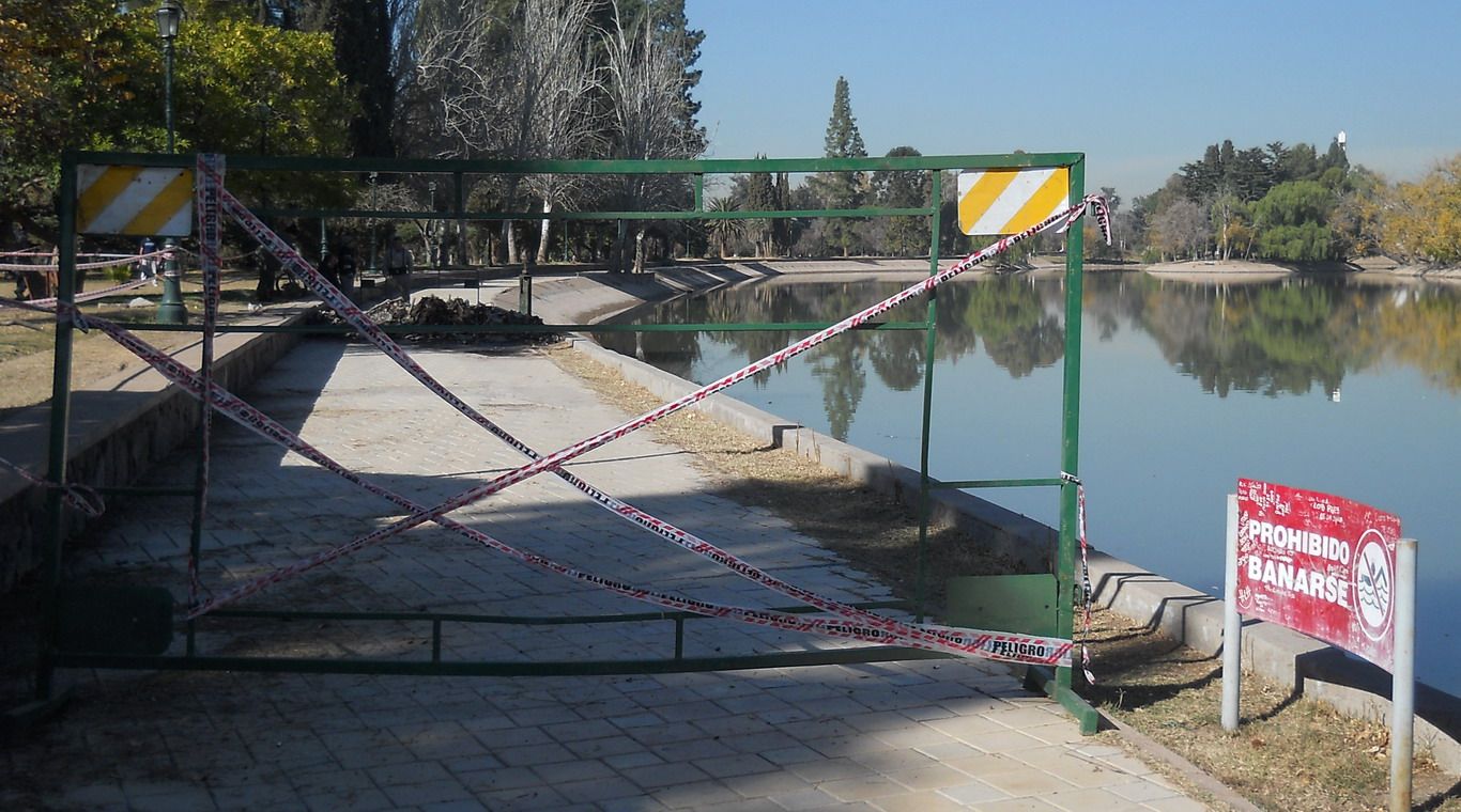 Lago del parque limpieza general 5