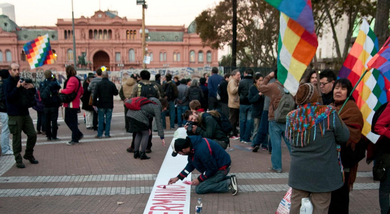 Aborigenes, casa rosada plaza de mayo new