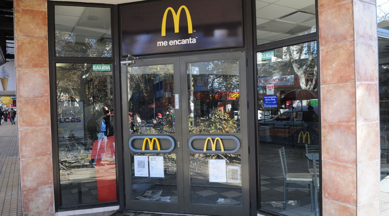 Turismo Turistas - locales cerrados 01