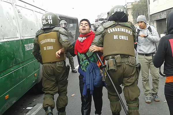 Protesta marcha emol