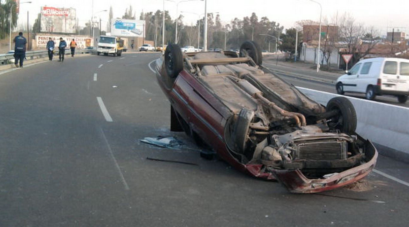 Accidente Vuelco - Corredor del Oeste - 01