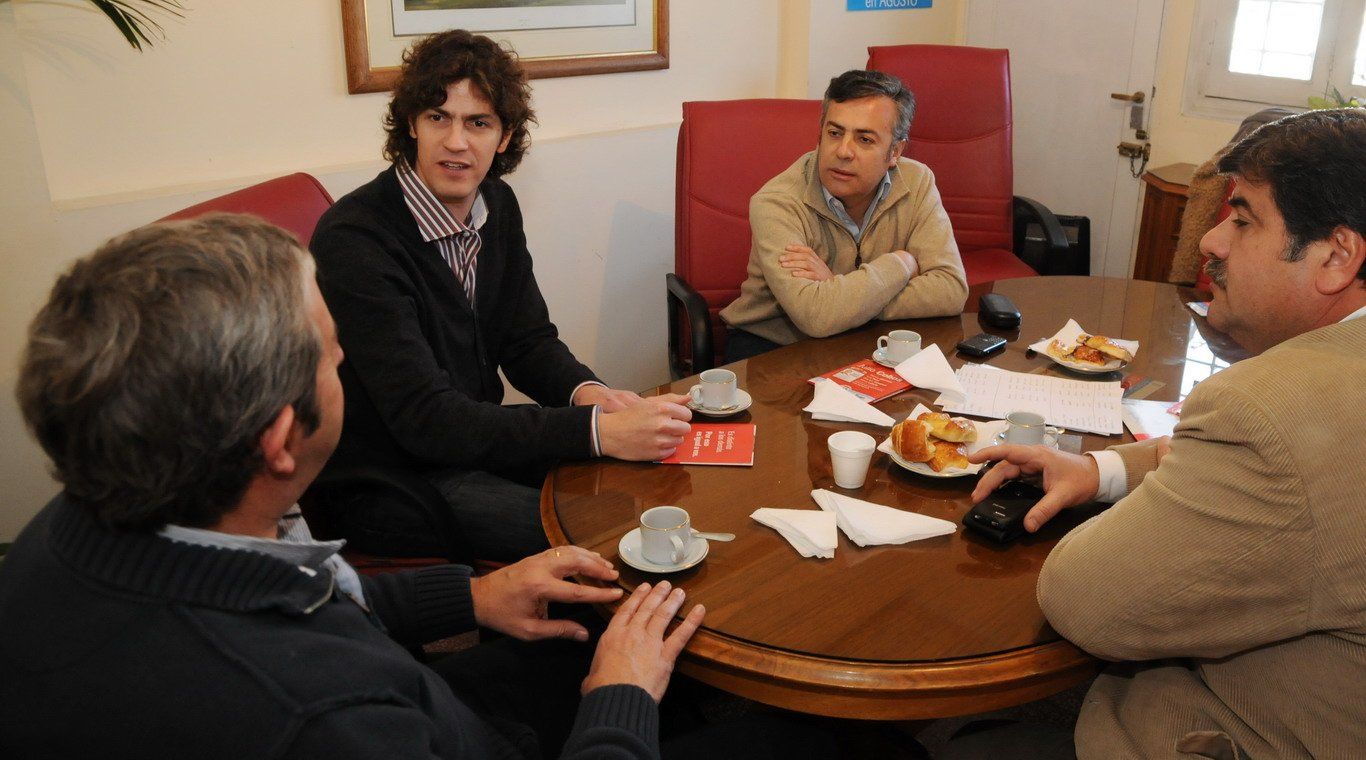 Martín Lousteau Cobos Cornejo en sede partidaria 4