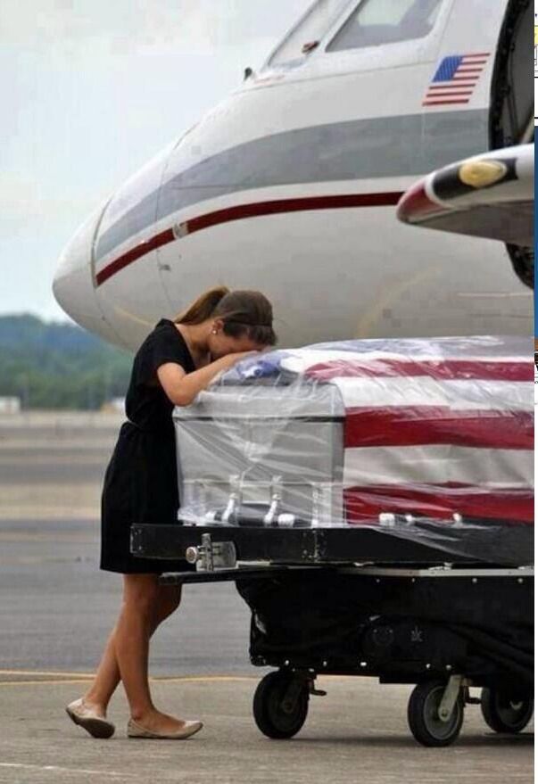 Lea llora en el cajón de cory glee interior