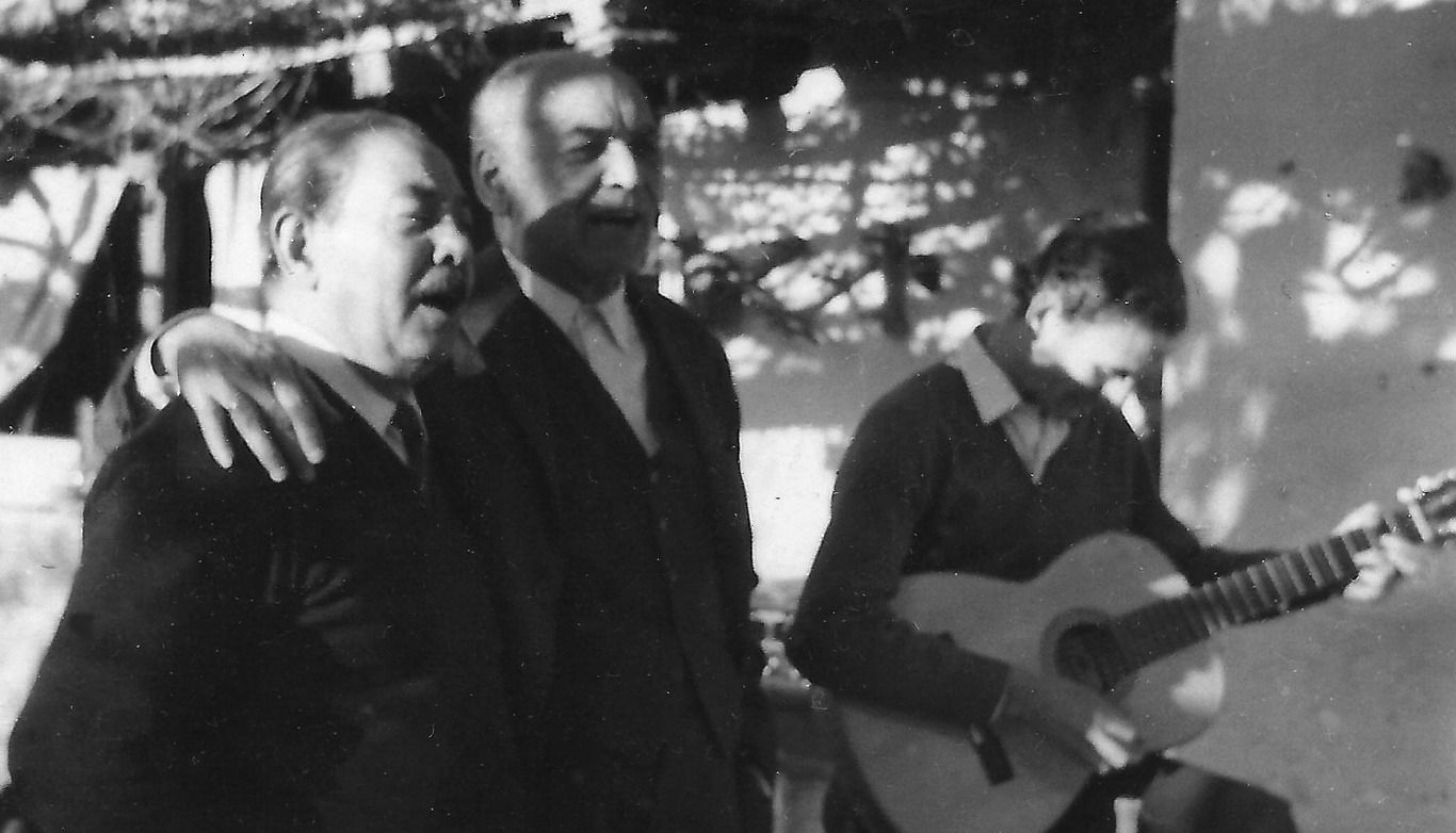 Aníbal y Juan Gillermo Cuadros con Aníbal (h) en 1963 Cañadita alegre