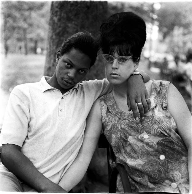 Ill pho_port_bw_1_pic_airbus_young_couple