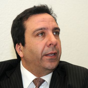 Gustavo Cairo columna