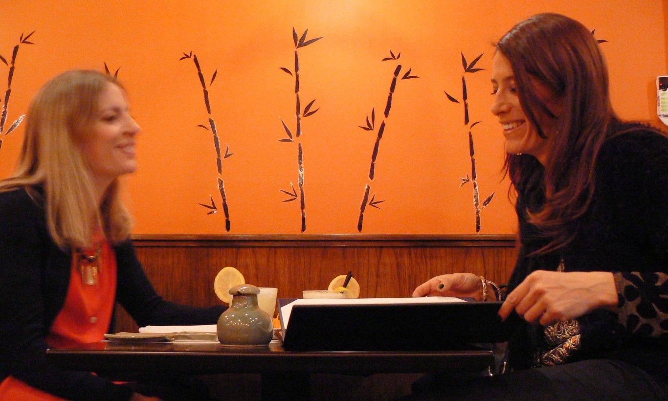 Maria y_alicia_cenando_2