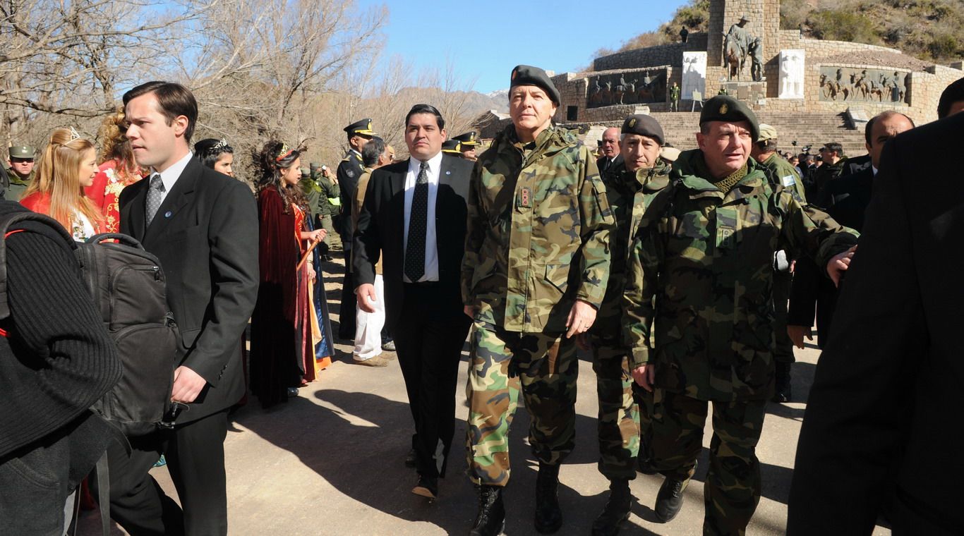 Acto Manzano Histórico abrazo Milani se retira