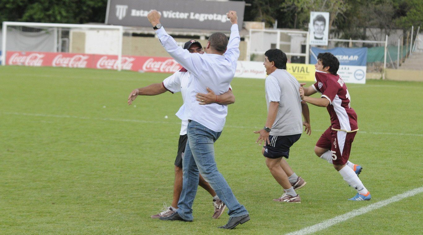Gimnasia Luján campeón 20