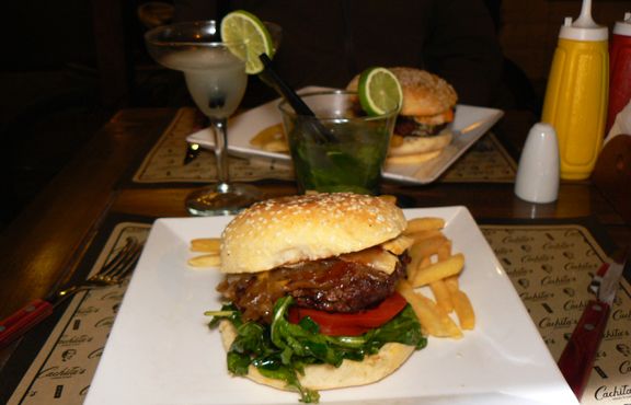 Hamburguesas y tragos Cachita´s Bar