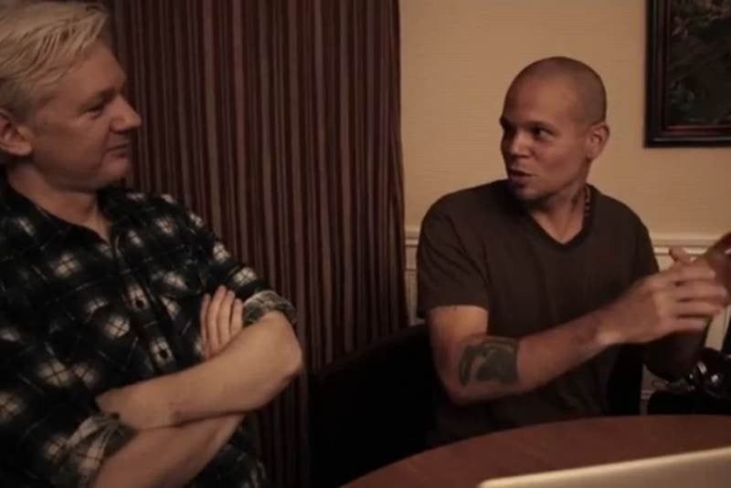 Calle 13_julian_assange_video movil