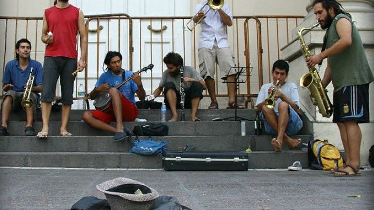 Musicos callejeros.jpg 433_770_c