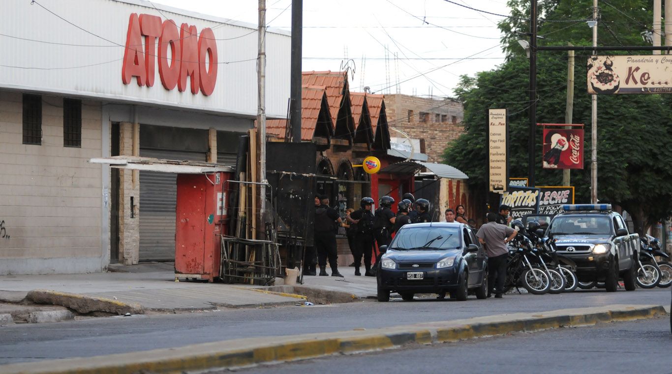 Saqueos Atomo Independecia 2300 - 01