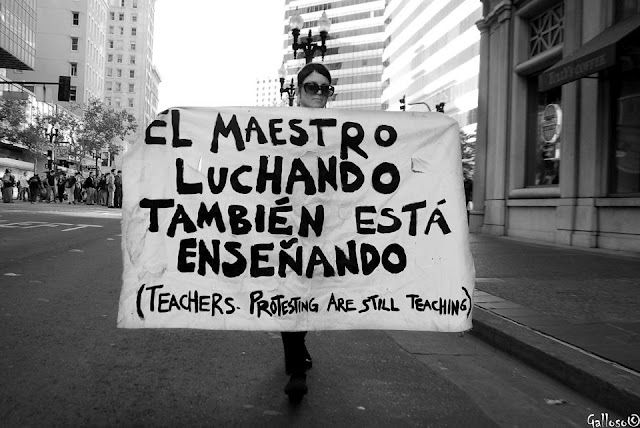 El maestro luchando tambien está enseñando