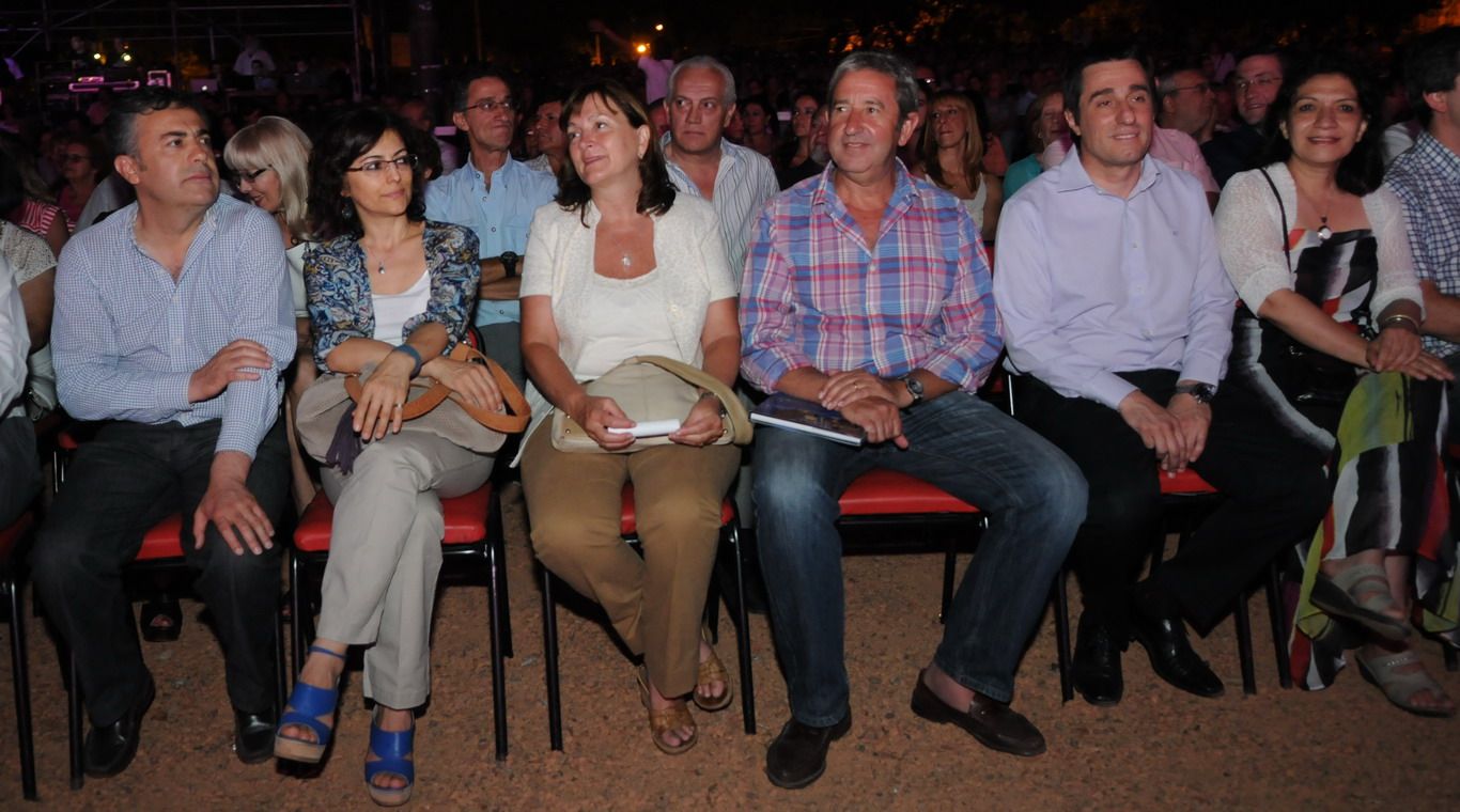 Vendimia Godoy Cruz 2013 Cobos Cornejo - Ibañez - Espina - 01