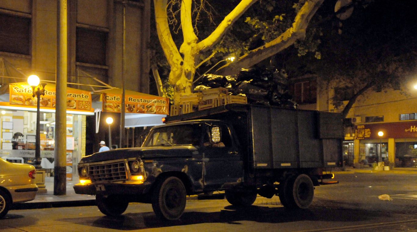 Camión chanchero por el centro