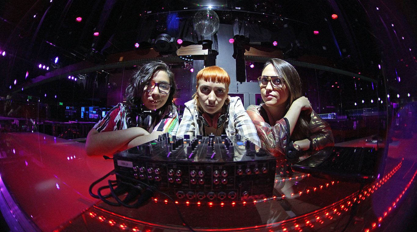 Chicas DJ 01