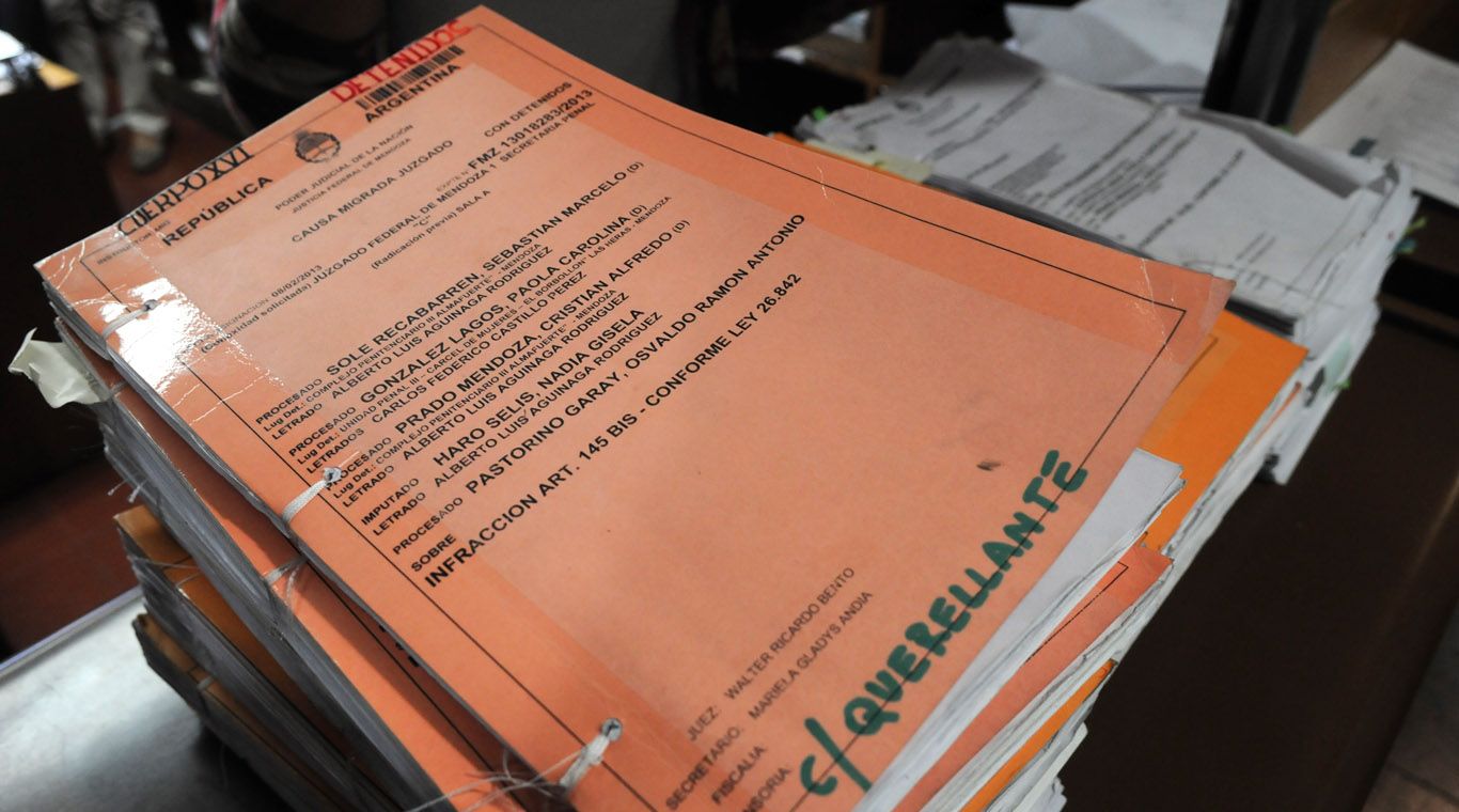 Expedientes Prostibulo VIP - 02