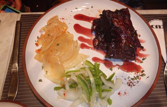 Costillas con cebollas Almica