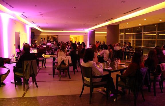 Intercontinental_stand_up