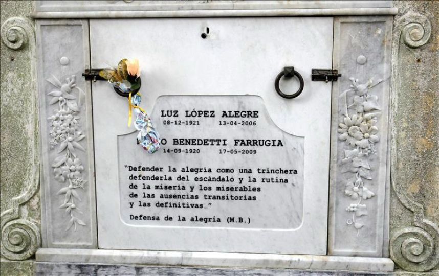 Lápida Mario Benedetti
