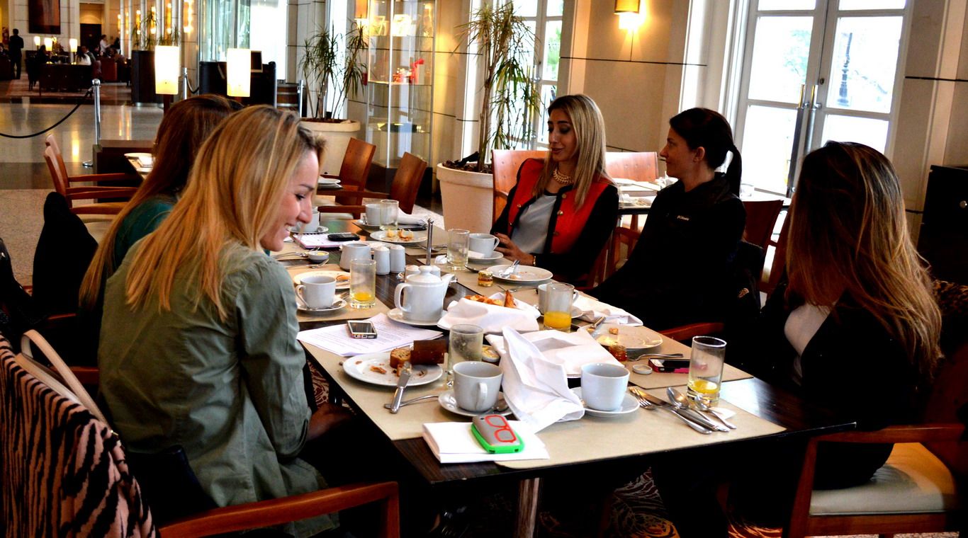 Desayuno mujeres vino (12)