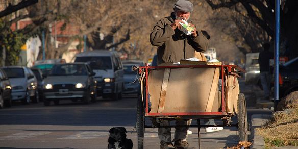 linyera-limosna-pobreza-indigencia-alcohol-NOTA