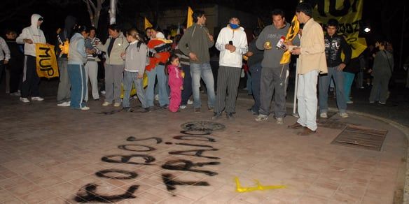 Escrache-casa-Cobos-NOTA