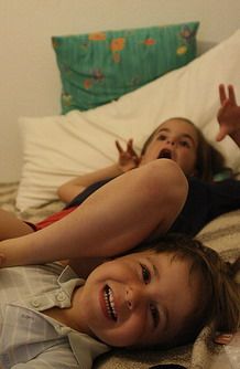 Niños riendo - Nota interior