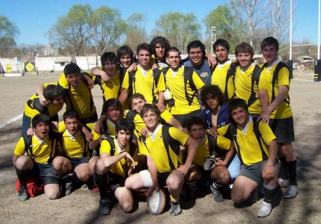 Uco rugby equipo los cuervos juveniles portada