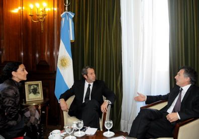 Cobos con macri portada