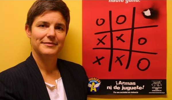 Rebecca Peters: Aunque EEUU no está en guerra, hay armas como en un campo de batalla