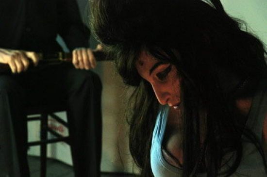 Escultura amy winehouse interior