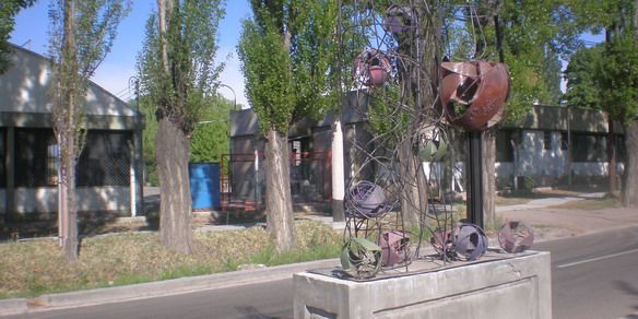 Fotos de esculturas en Bulevar Correa 21 de oct de 2008 003